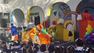 جشن شکوفه ها دبستان روشنگران منطقه3