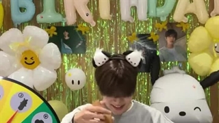 لایو تولد سونگمین ( STRAY KIDS) در تاریخ 2023.10.17 در یوتیوب همراه زیرنویس فارسی آنلاین ♡♡ کپ.