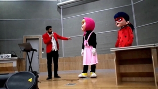 اجرای نمایش ماشا و دختر کفشدوزکی در مدرسه 09339636461