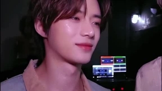 لبخندای اینجوری : > بومگیو ....