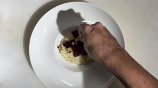 بشقاب گل کلم و لبو خوش‌رنگ و خوشمزه