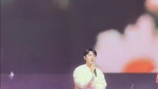 فنکم اجرای جدید آهنگ Somebody از دی او در پارتی تولدش