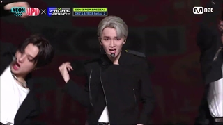 اجرای مشترک گروه های DKZ ATBO Fellaz2 در KCON 2022 آهنگ Kick it