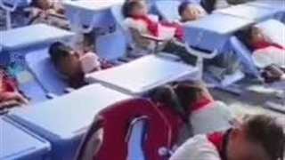 تو کلاس میتونی بخوابی البته تو ژاپن