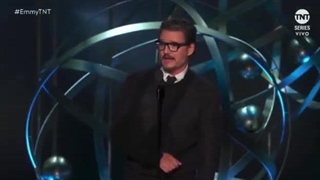 پدرو پاسکال پاسخ شوخی کیران کالکین در گلدن گلوب را در مراسم Emmy 2023 داد