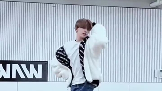 دنس ژانگ هائو با اهنگ i wanna know