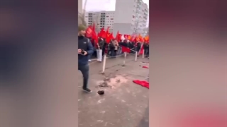 درگیری خیابانی میان هواداران حماس با پلیس ضد شورش آلمان!!