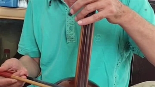 کمانچه آواز لری محمد شکارچی فقید شهریور ۱۴۰۱، برادر استاد علی اکبر شکارچی (درگذشت ۲۰ دی ۱۴۰۲)