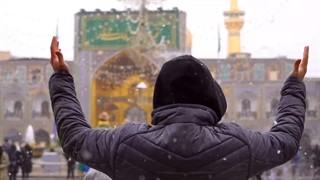 لباس سفید بر تن حرم مطهر رضوی در روز ولادت امیرالمؤمنین (ع)