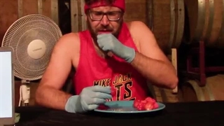 رکورد گینس خوردن 50 فلفل تند کارولینا در کمترین زمان