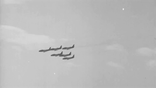 مراسم جشن روز نیروی هوایی شاهنشاهی ایران در چیتگر ۲۵ مهر ۱۳۳۸ در حضور محمدرضا شاه پهلوی