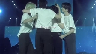 ولی اگه من شماهارو نمیدیدم ، هیچوقت نمیتونستم بی‌دلیل لبخند زدن رو یاد بگیرم ~~