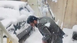 اونقدر برف اومده که... =)