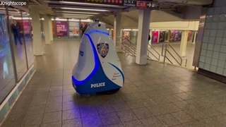 ربات پلیس ملقب به برادر بزرگ در ایستگاه مترو نیویورک