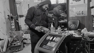 تعویض روغنی تخصصی خودروی تیگو 5 در تعمیرگاه تخصصی وستینال