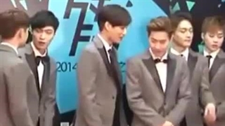 یکی از دارک ترین مصاحبه های اکسو داره چه اتفاقی میوفته نمیدونم