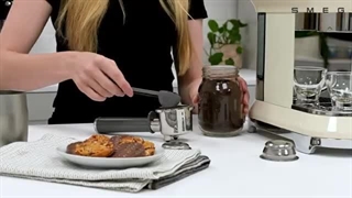 اسپرسو ساز کرم اسمگ ایتالیا Smeg Espressomaschine ECF01CREU فروشگاه چاپارل