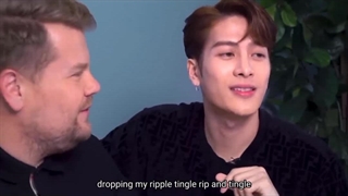 جکسون چینی یاد میده و لهجه ی عجیب شرق لندن یاد میگیره/کپشن/