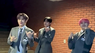 حالا همه بگین"یورا یورا بیبی بیبی یورا یورا بیبی بیبی"