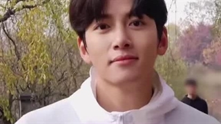 ووکی خندهاش خیلی قشنگو شاینیه:>>...سال نوتون پراز این خندهای زیبا<3