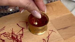 دسر زعفرانی با شعریه