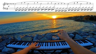 اجرای پیانو با منظره رو به دریا