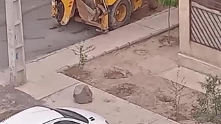 ترمیم ترکیدگی لوله اصلی آب مجتمع مسکونی دریای نور