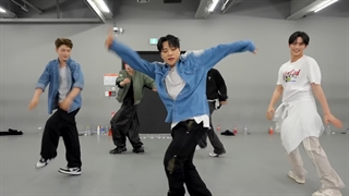 زیروبیسوان در استدیو وان میلیون دنس به دنسرای اونجا sweat یاد دادن و اینم ویدیوش...