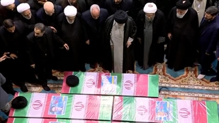 اقامه نماز رهبر معظم انقلاب بر پیکر شهید دکتر رئیسی و همراهان