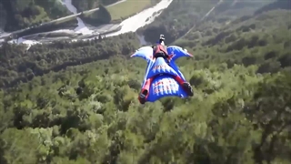 تجربه یک پرواز هیجانی با لباس پرواز