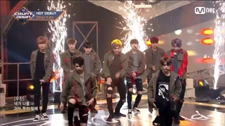 اجرای دبیو STRY KIDS ( آهنگ District 9)♡♡