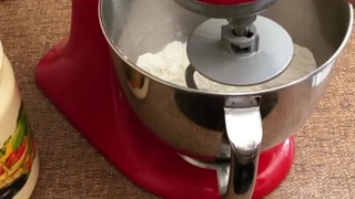 ویدئو طرز تهیه نان مغزدار با پنیر و سبزی و گردو، یک میان‌وعده سالم و خوشمزه