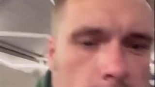 یک هوادار انگلیسی پس از بازی با صربستان در ورزشگاه خوابش برد و ساعت 4 صبح بیدار شد!