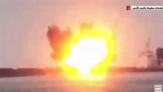 لحظه هدف قرار گرفتن کشتی Totur توسط انصار الله یمن در دریای سرخ - طوفان الاقصی