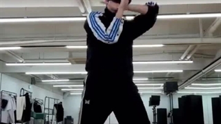 دنسی که هانبین برای اهنگ استری کیدز ساخته!!!