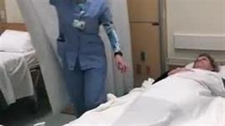 پوشیدن لباس بیمار پارچه ای