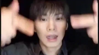 راکی داره یه هامو رو که رپ jealousy رو میخونه تشویق میکنه