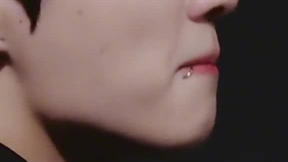 ولی نمی‌زارم این حرکت جونگکوک رو یادتون بره⁦⁦(⁠ ⁠/⁠^⁠ω⁠^⁠)⁠/⁠♪⁠♪⁩