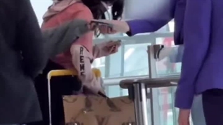 لیسا دیروز در فرودگاه بانکوک دیده شده