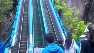 آینده ای خیلی دو/ر