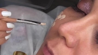 علت کیک شدن پوست صورت بعد از کرم پودر